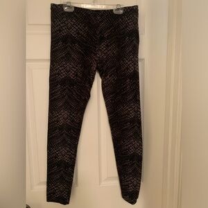 Womens Hue leggings Size Medium black and gray